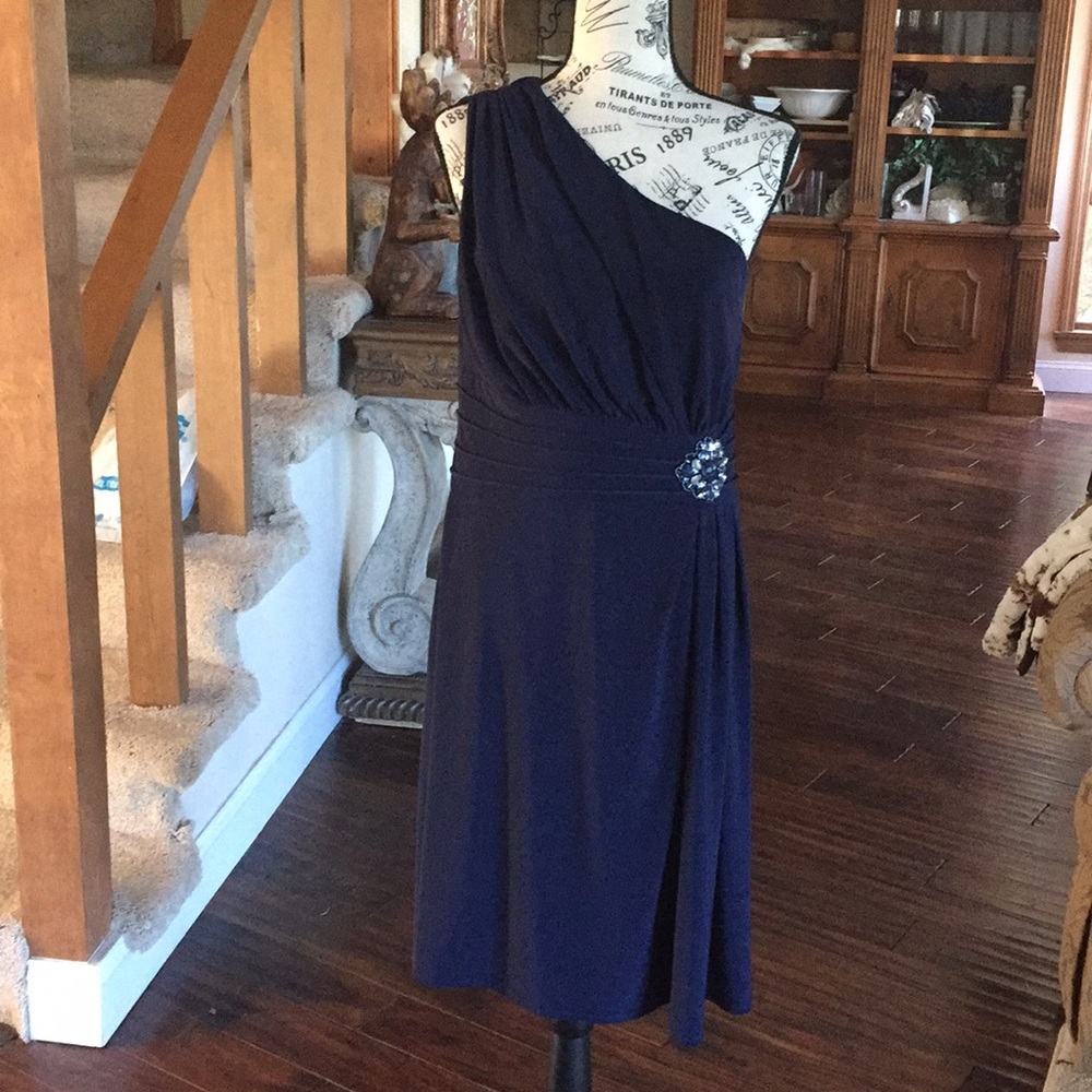 JESSICA HOWARD navy cocktail dress. SIZE: 10